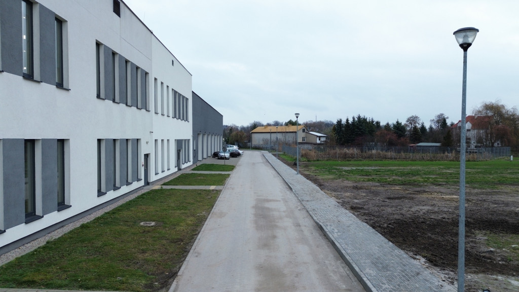 Boisko i nowa winda w ZSP