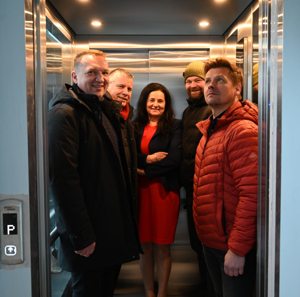 Boisko i nowa winda w ZSP