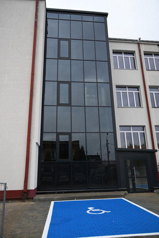 Boisko i nowa winda w ZSP