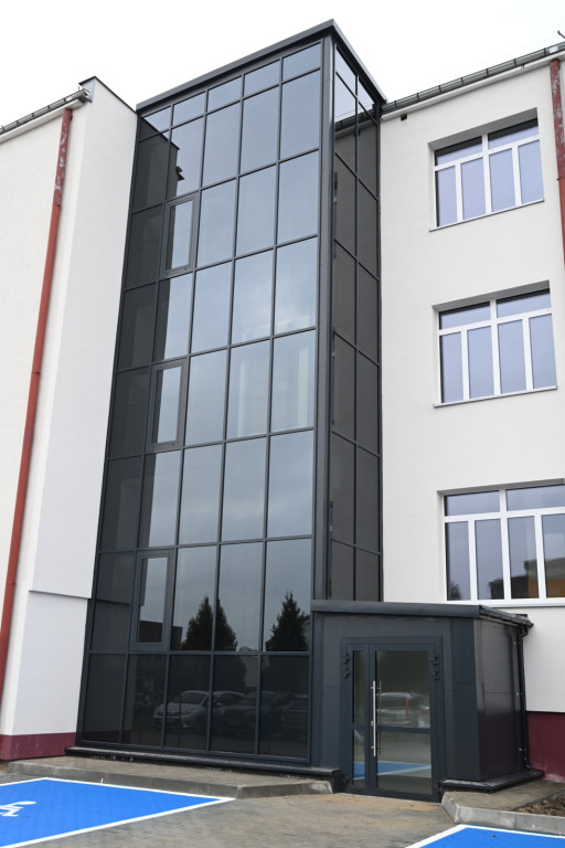 Boisko i nowa winda w ZSP