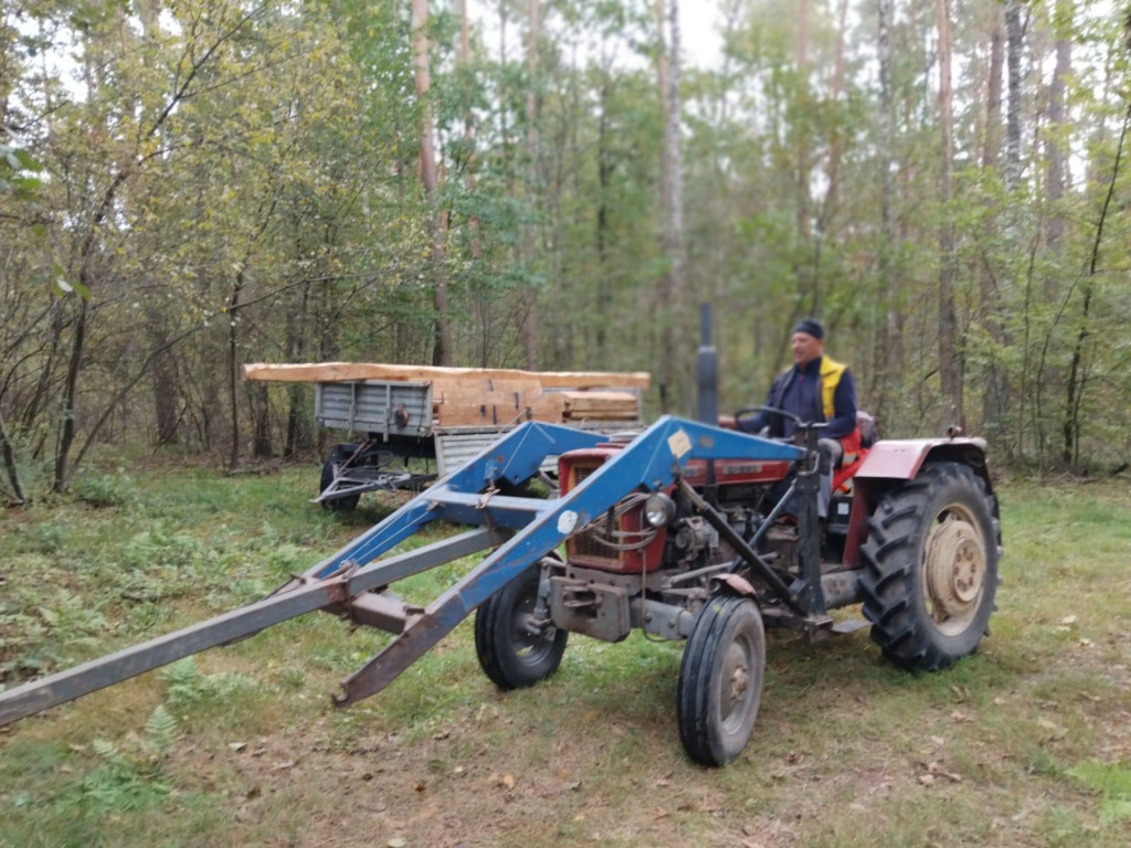Wymiana kładki w lesie Sumierz