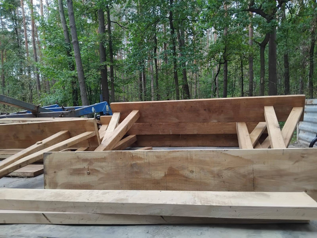 Wymiana kładki w lesie Sumierz