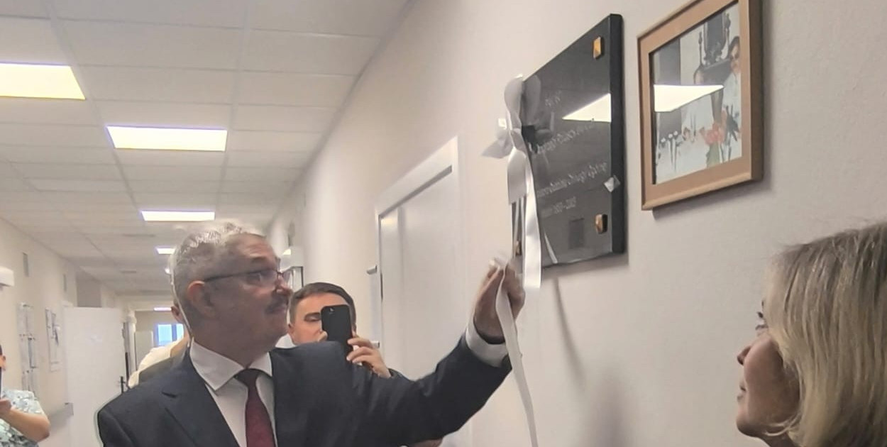Odsłonięcie tablicy pamiątkowej w szpitalu