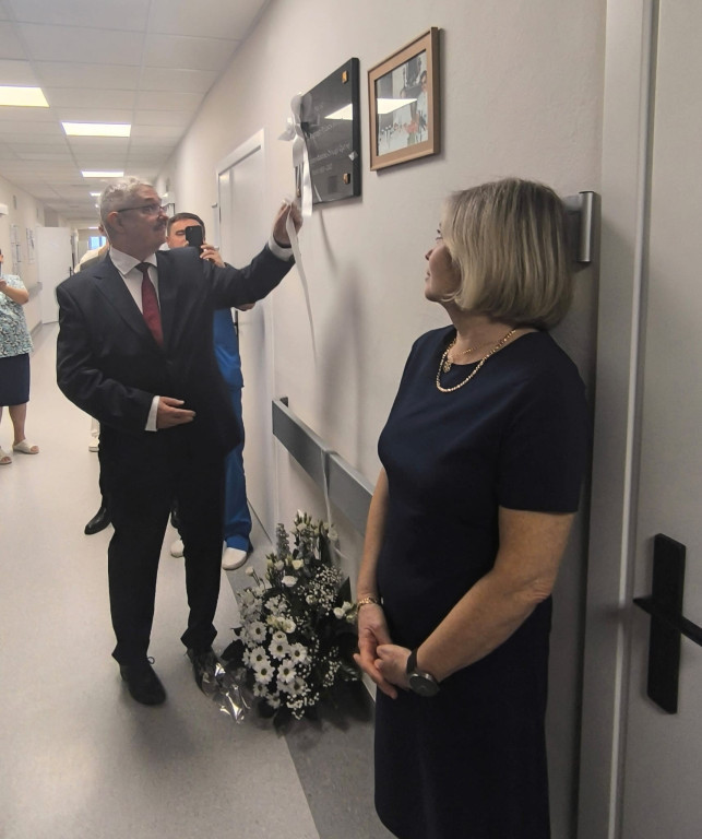 Odsłonięcie tablicy pamiątkowej w szpitalu