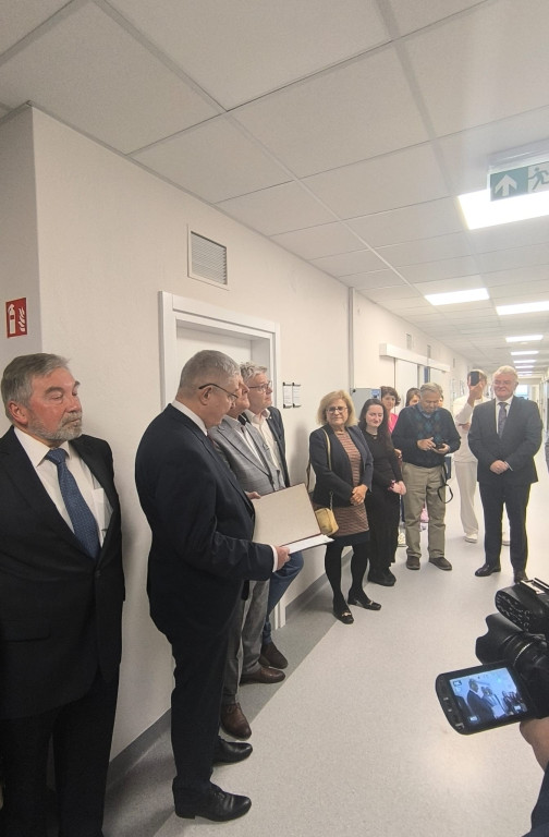 Odsłonięcie tablicy pamiątkowej w szpitalu