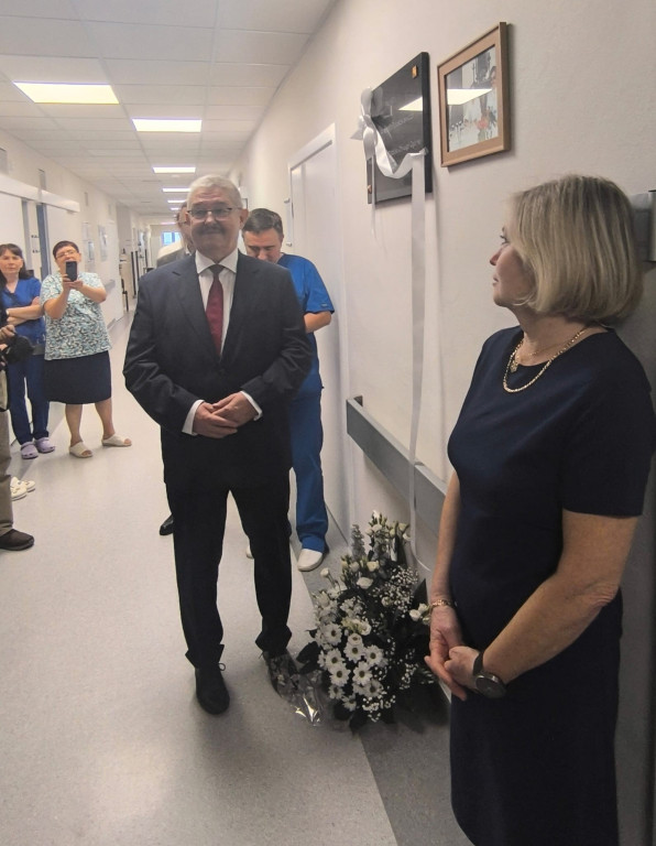 Odsłonięcie tablicy pamiątkowej w szpitalu