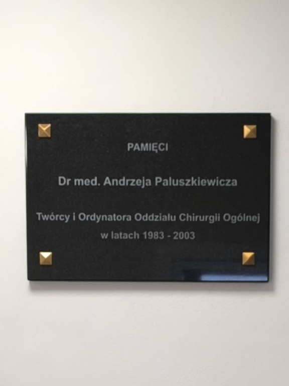 Odsłonięcie tablicy pamiątkowej w szpitalu