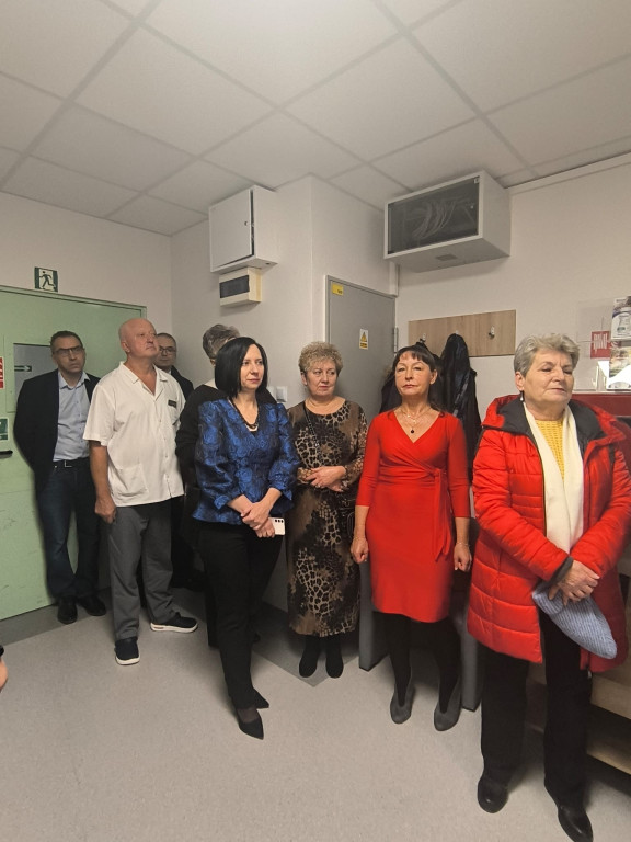 Odsłonięcie tablicy pamiątkowej w szpitalu