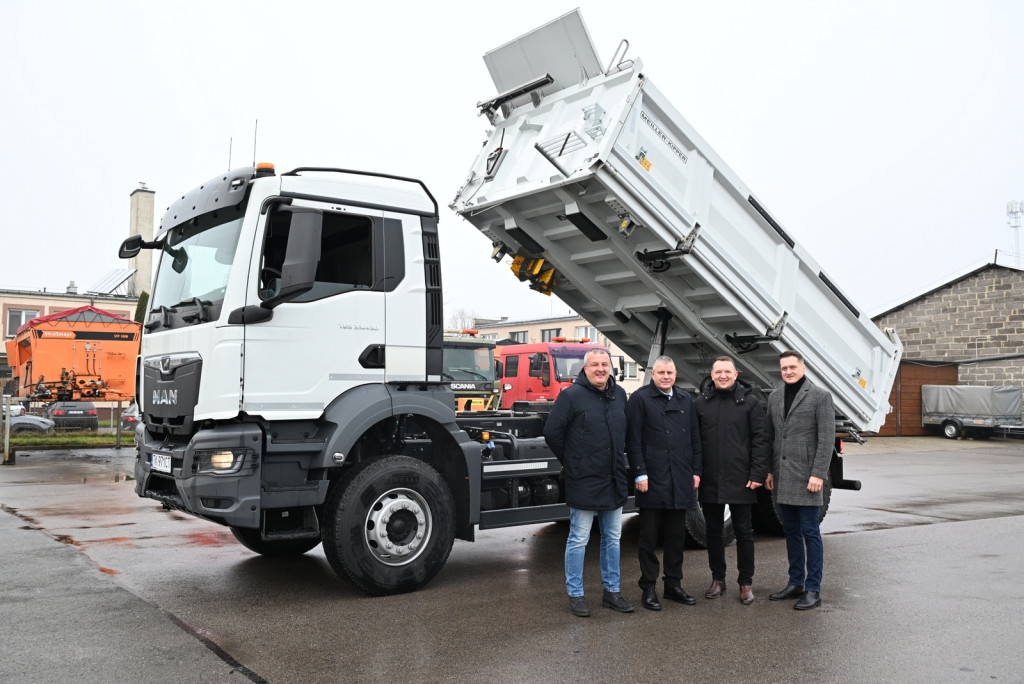 Nowa ciężarówka Zarządu Dróg Powiatowych