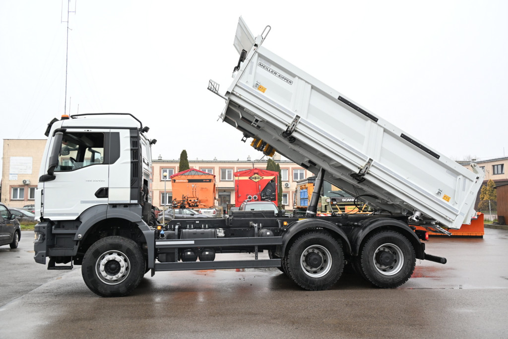 Nowa ciężarówka Zarządu Dróg Powiatowych