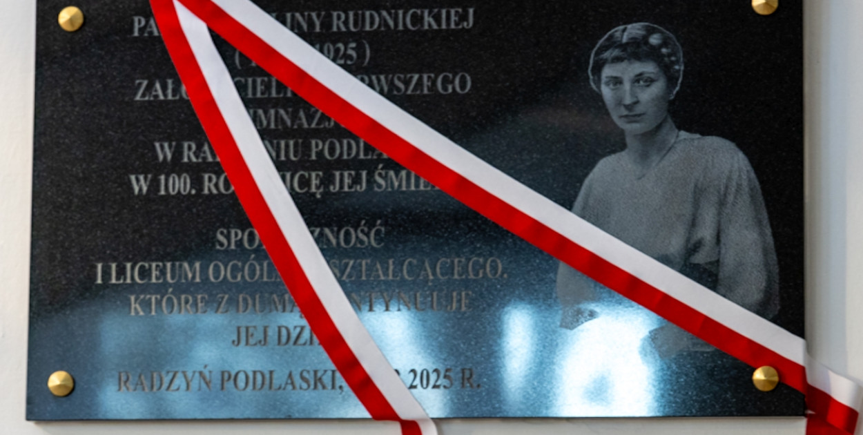 Odsłonięcie tablicy pamiątkowej w I LO