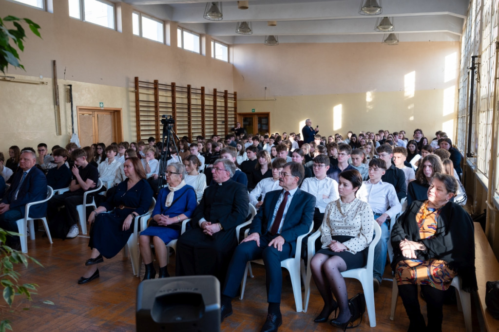 Odsłonięcie tablicy pamiątkowej w I LO
