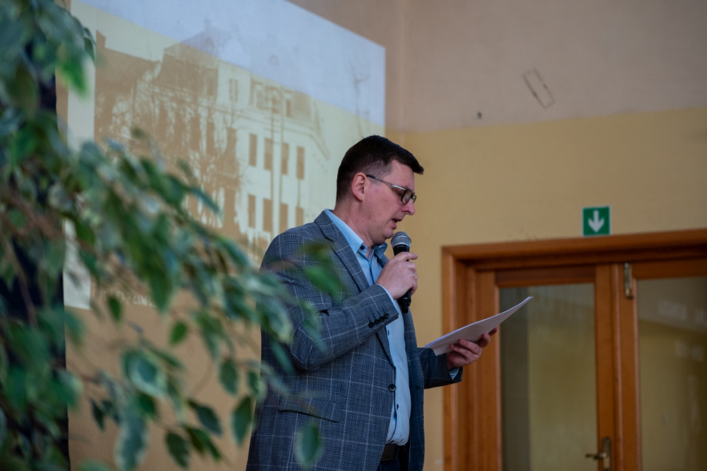 Odsłonięcie tablicy pamiątkowej w I LO