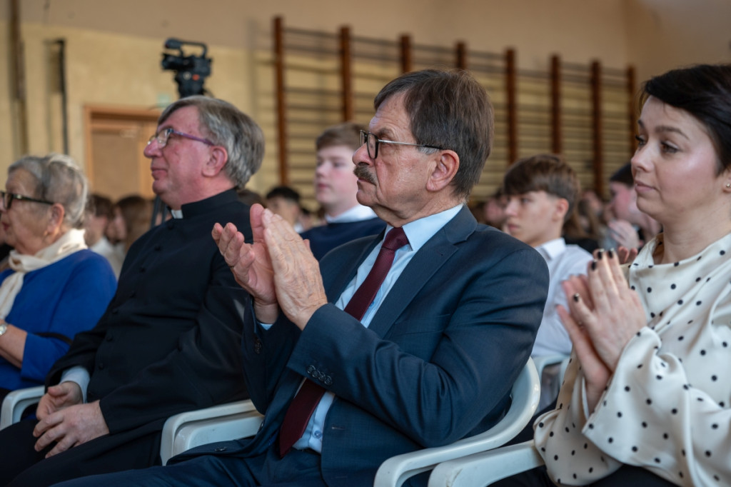 Odsłonięcie tablicy pamiątkowej w I LO