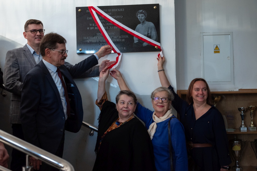 Odsłonięcie tablicy pamiątkowej w I LO