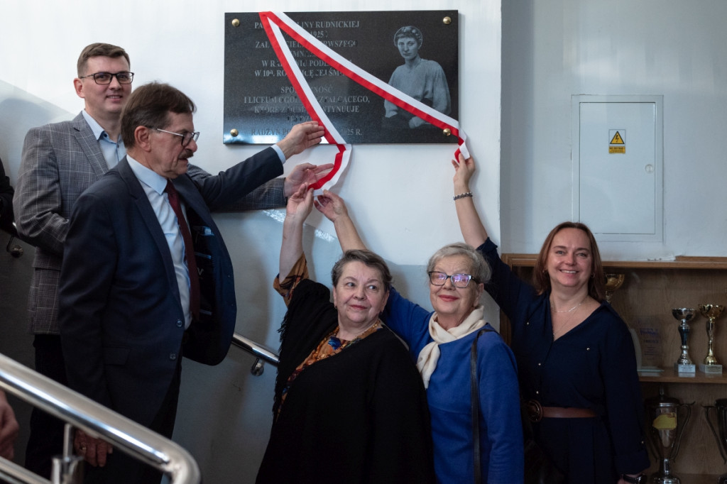 Odsłonięcie tablicy pamiątkowej w I LO