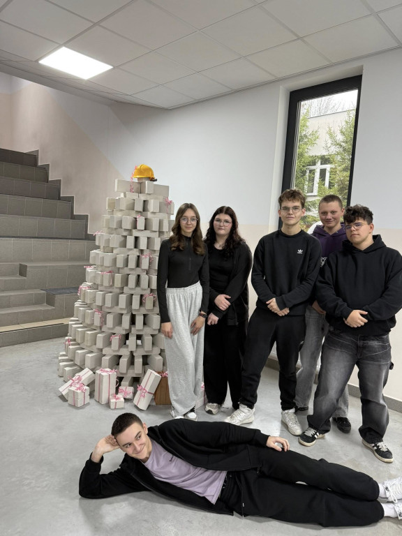 Nietypowa choinka w ZSP