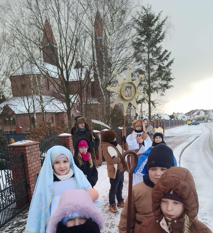 Kolędnicy misyjni w parafii św. Anny