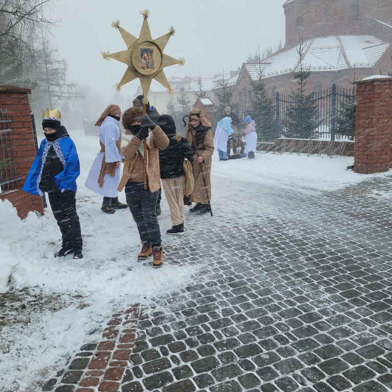 Kolędnicy misyjni w parafii św. Anny