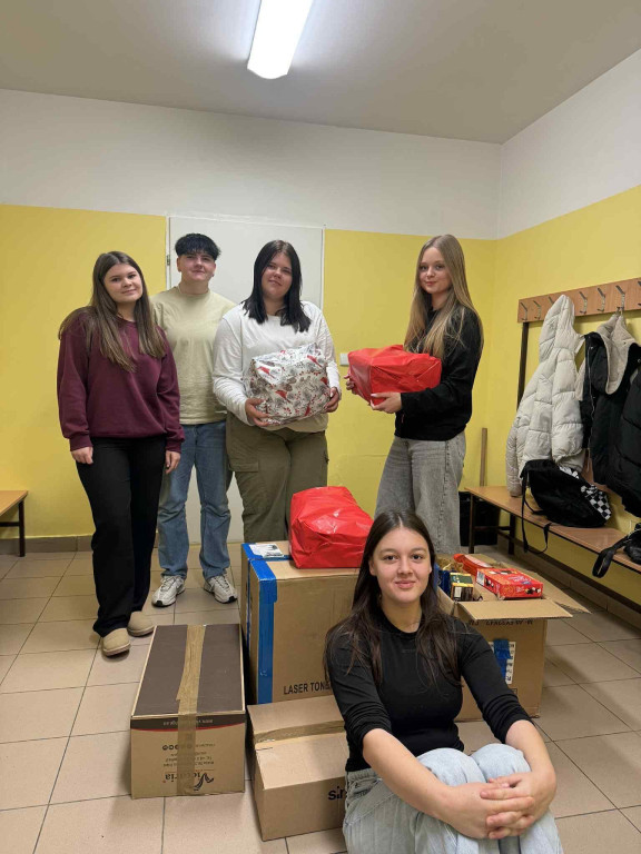 Akcja >>Święty Mikołaj dla seniora<<