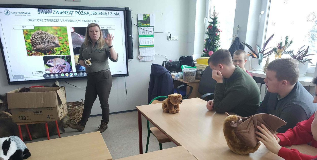 Warsztaty w SOSW z pracownicą Nadleśnictwa