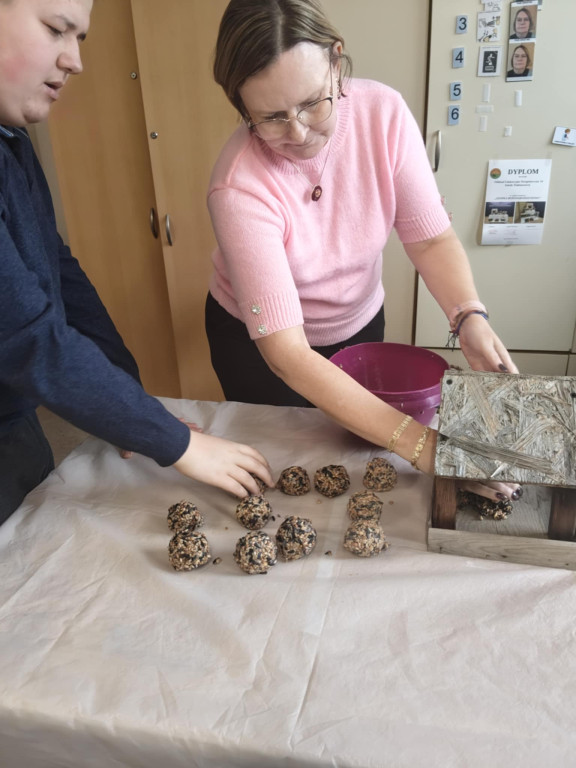 Warsztaty w SOSW z pracownicą Nadleśnictwa