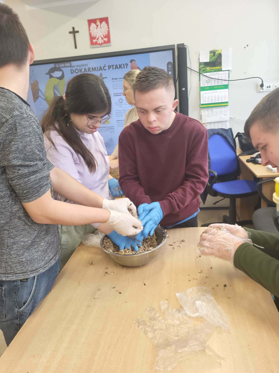 Warsztaty w SOSW z pracownicą Nadleśnictwa