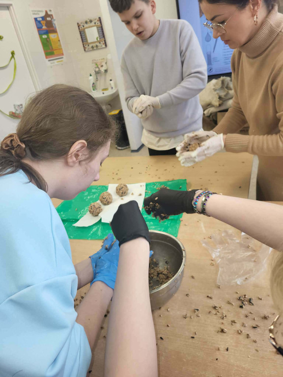 Warsztaty w SOSW z pracownicą Nadleśnictwa