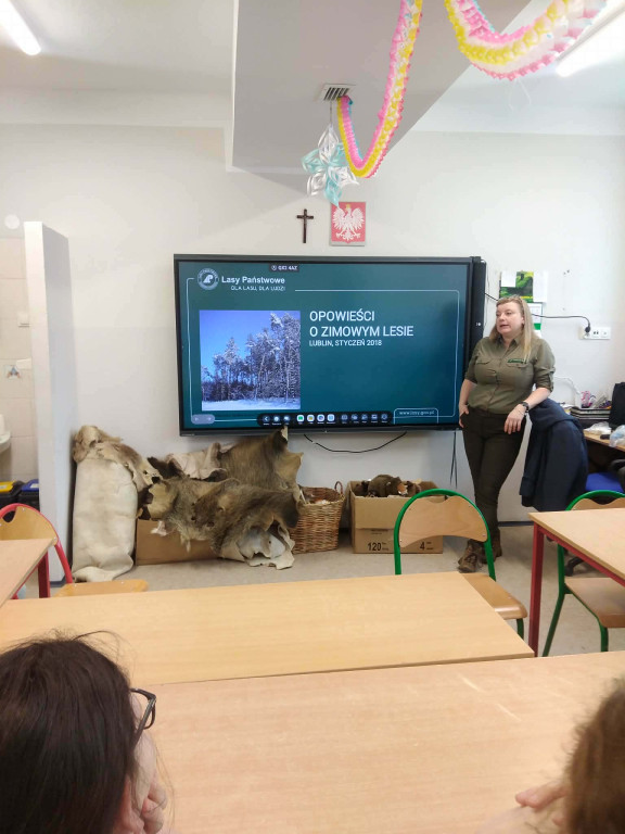 Warsztaty w SOSW z pracownicą Nadleśnictwa