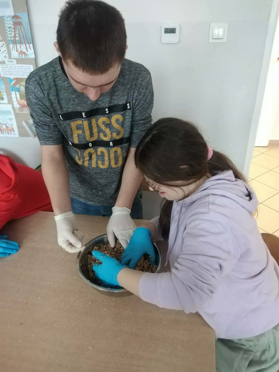 Warsztaty w SOSW z pracownicą Nadleśnictwa