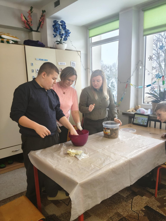 Warsztaty w SOSW z pracownicą Nadleśnictwa