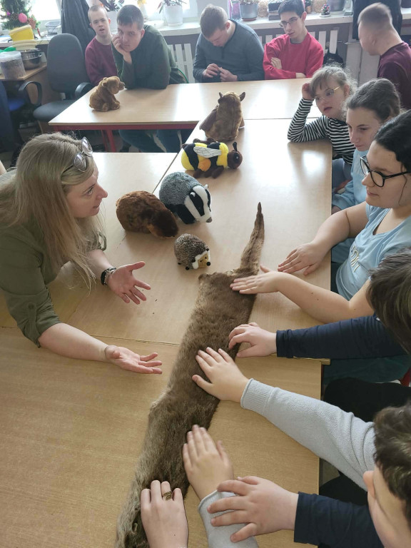 Warsztaty w SOSW z pracownicą Nadleśnictwa