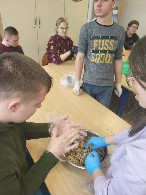 Warsztaty w SOSW z pracownicą Nadleśnictwa