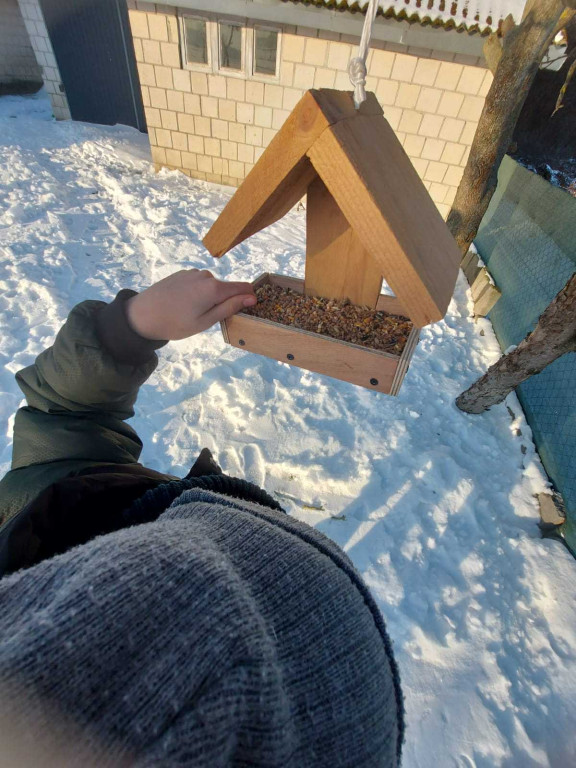 Zajęcia robienia karmników dla ptaków w SOSW