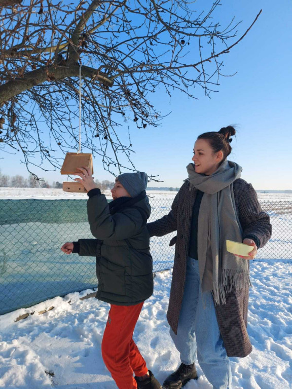 Zajęcia robienia karmników dla ptaków w SOSW
