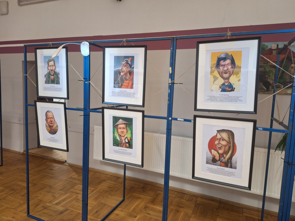 Wystawa karykatur podróżników w Milanowie
