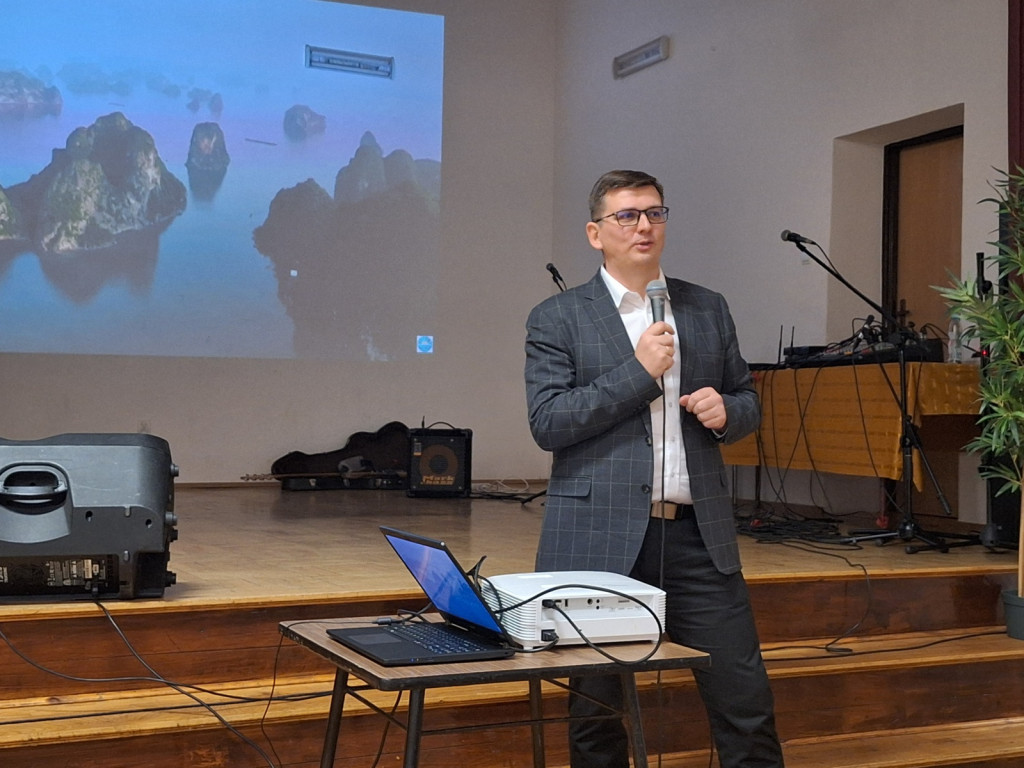 Wystawa karykatur podróżników w Milanowie