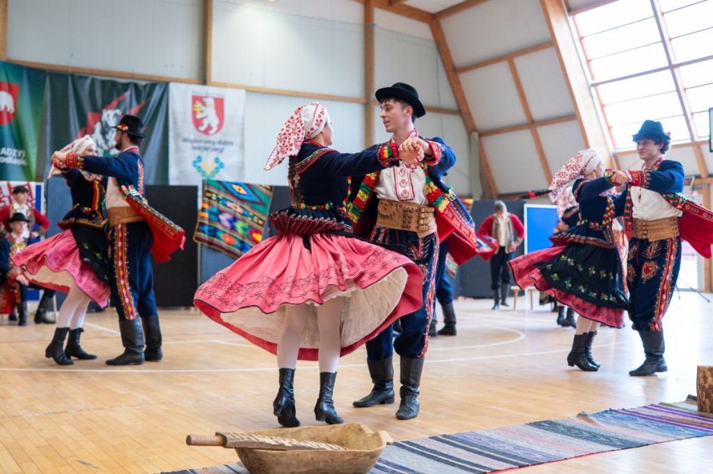 Zespół Pieśni i Tańca \