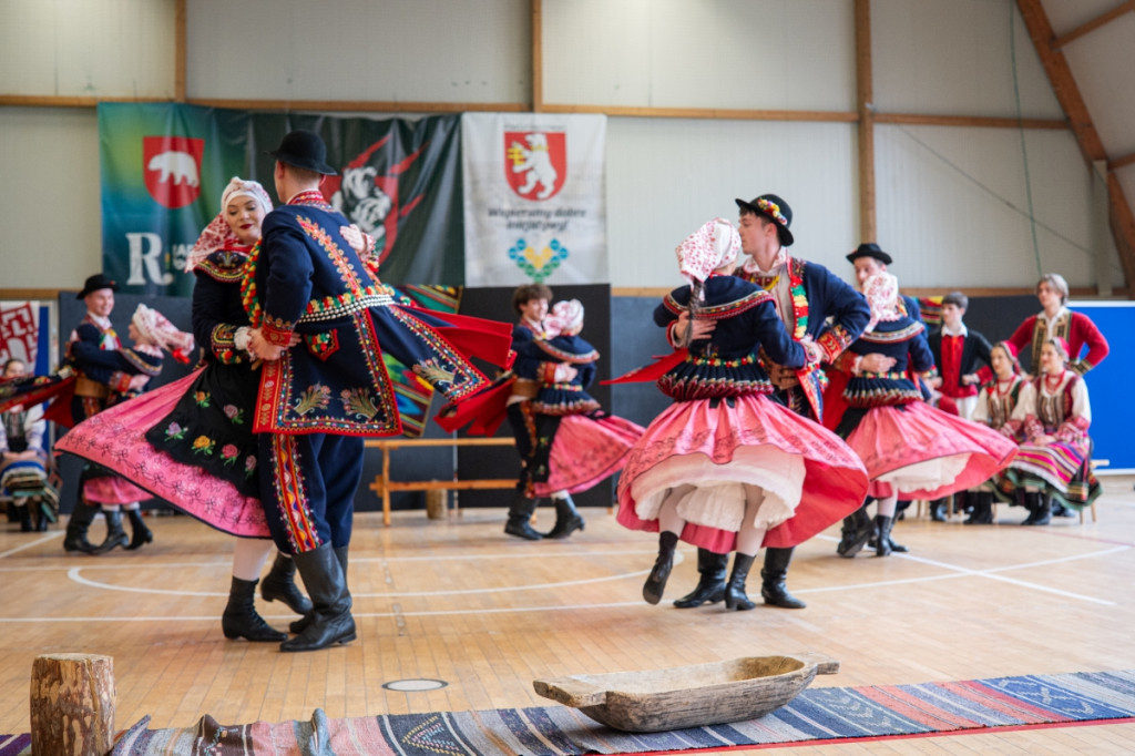 Zespół Pieśni i Tańca \