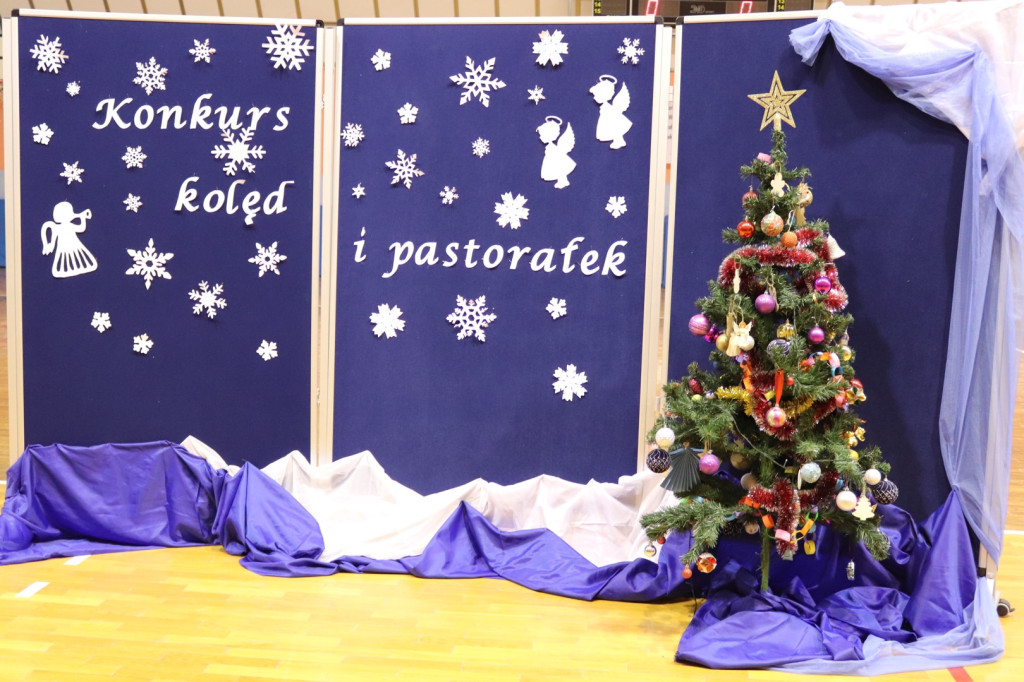 Koncert Kolęd i Pastorałek w SP w Komarówce