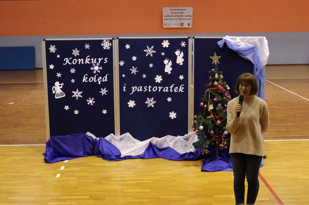 Koncert Kolęd i Pastorałek w SP w Komarówce