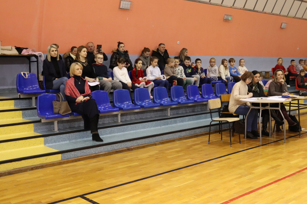 Koncert Kolęd i Pastorałek w SP w Komarówce