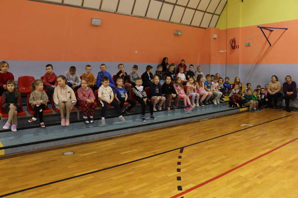 Koncert Kolęd i Pastorałek w SP w Komarówce