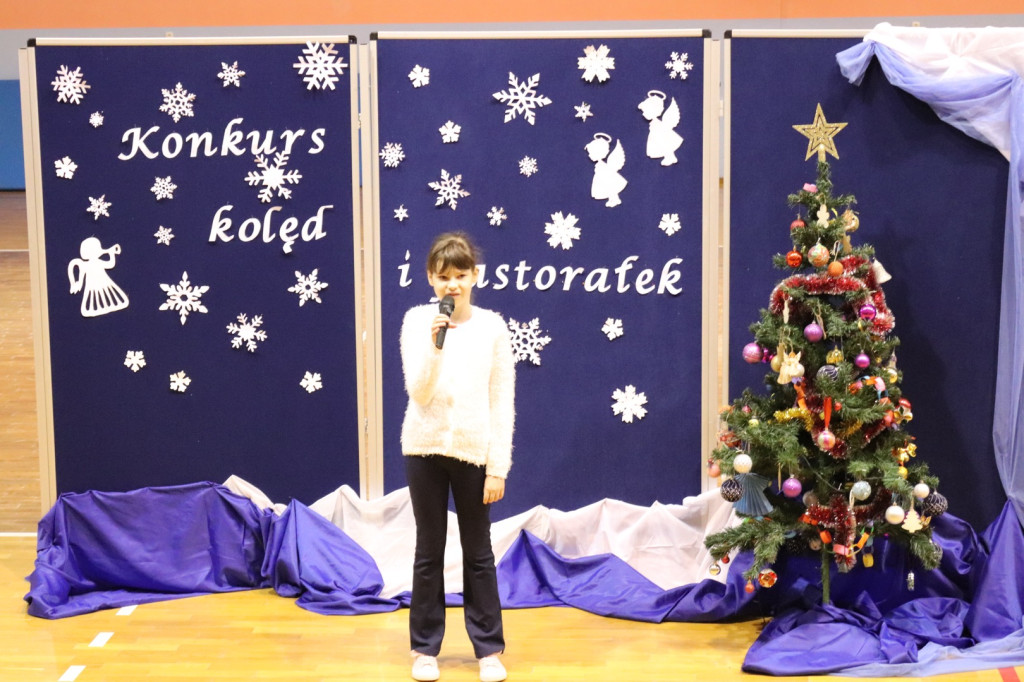 Koncert Kolęd i Pastorałek w SP w Komarówce