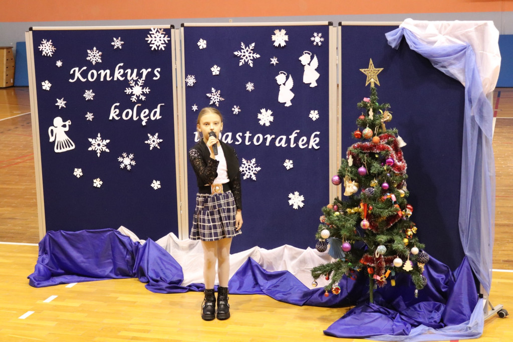 Koncert Kolęd i Pastorałek w SP w Komarówce