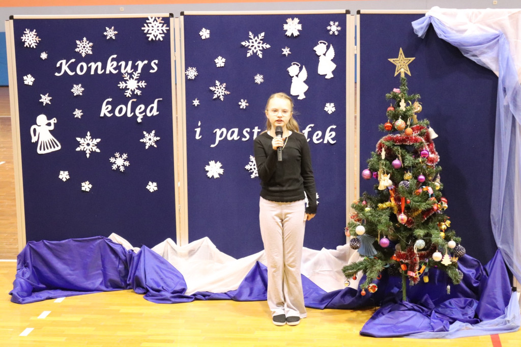 Koncert Kolęd i Pastorałek w SP w Komarówce