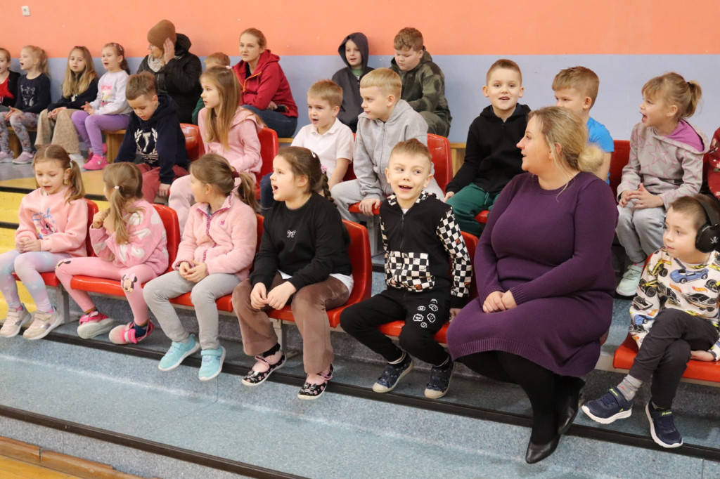 Koncert Kolęd i Pastorałek w SP w Komarówce