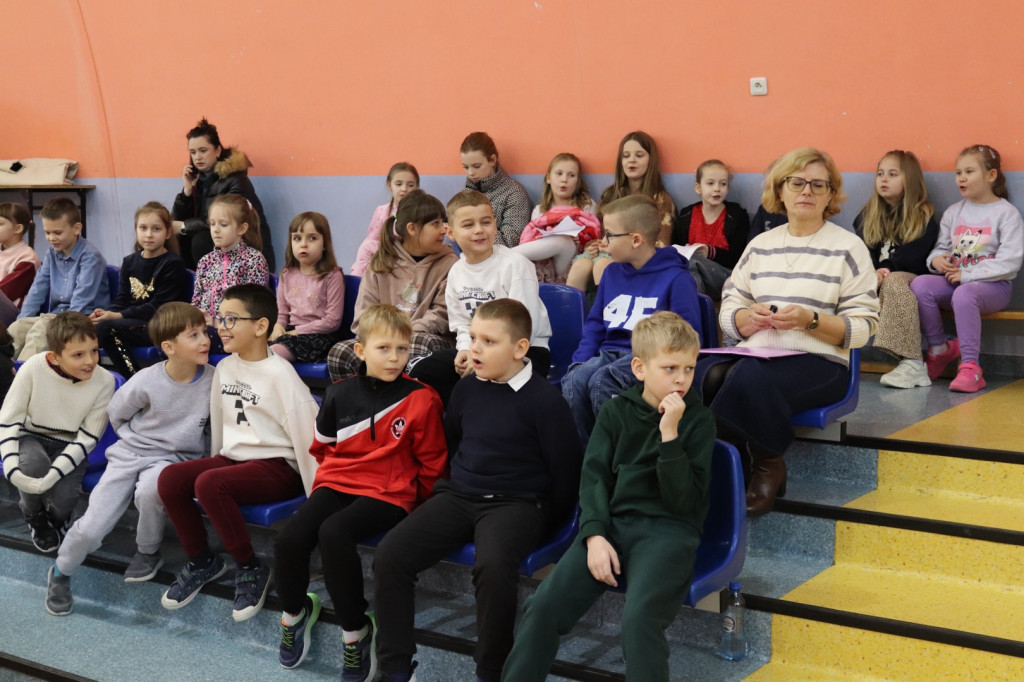 Koncert Kolęd i Pastorałek w SP w Komarówce