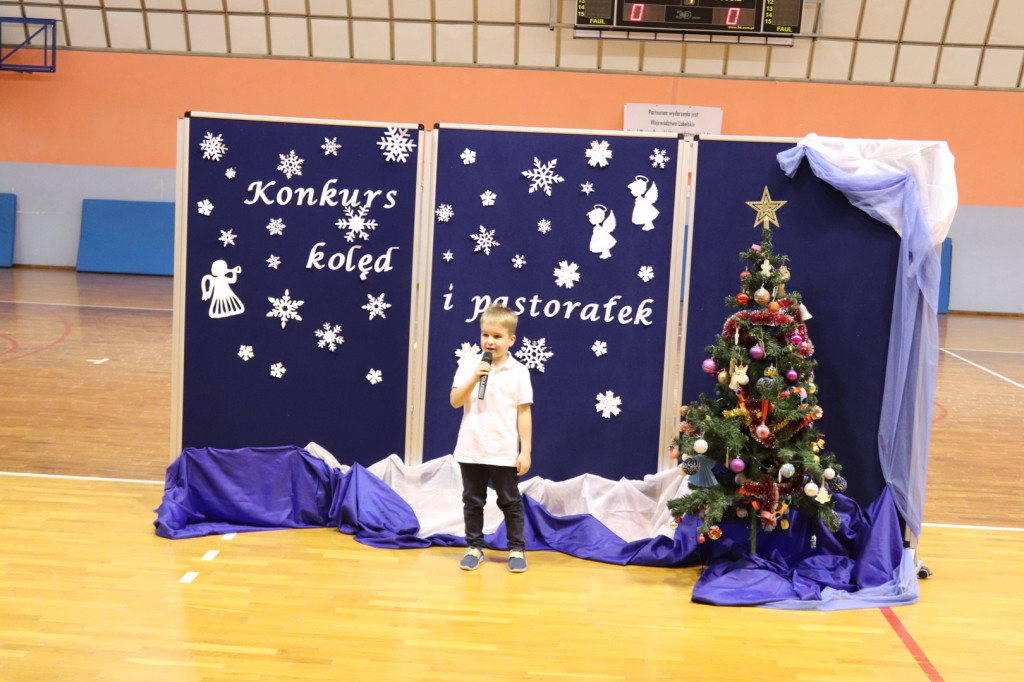 Koncert Kolęd i Pastorałek w SP w Komarówce