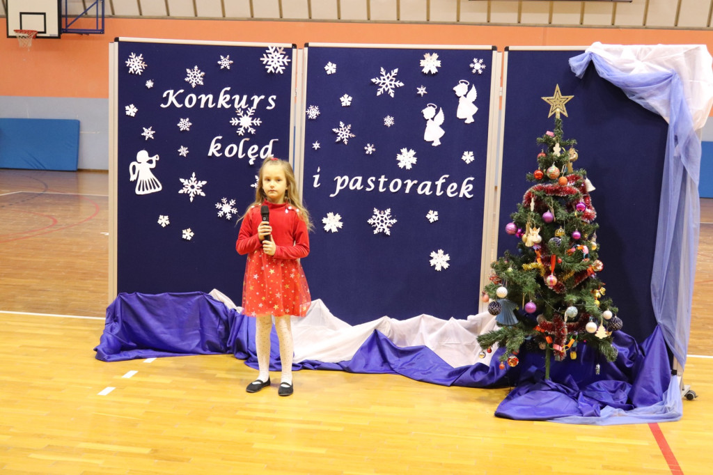 Koncert Kolęd i Pastorałek w SP w Komarówce